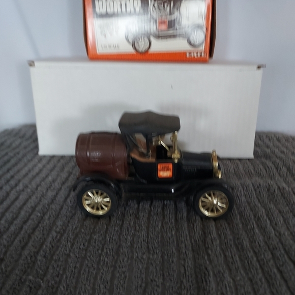 Model T Toy Car - Black and Gold - Picture 5 of 5